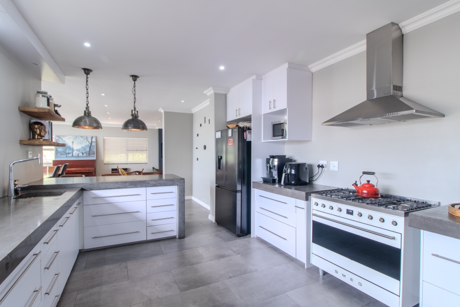 5 Bedroom Property for Sale in Proteaville Western Cape